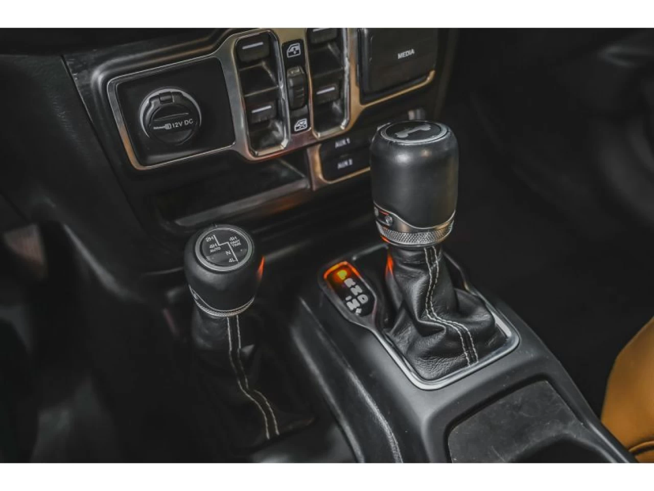 2021 Jeep Wrangler 4XE Unlimited Sahara 4x4 GROUPE REMORQUAGE Image principale