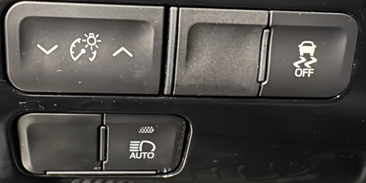 2019 Toyota Prius hybrid Technology AWD navigation sieges chauffant Main Image