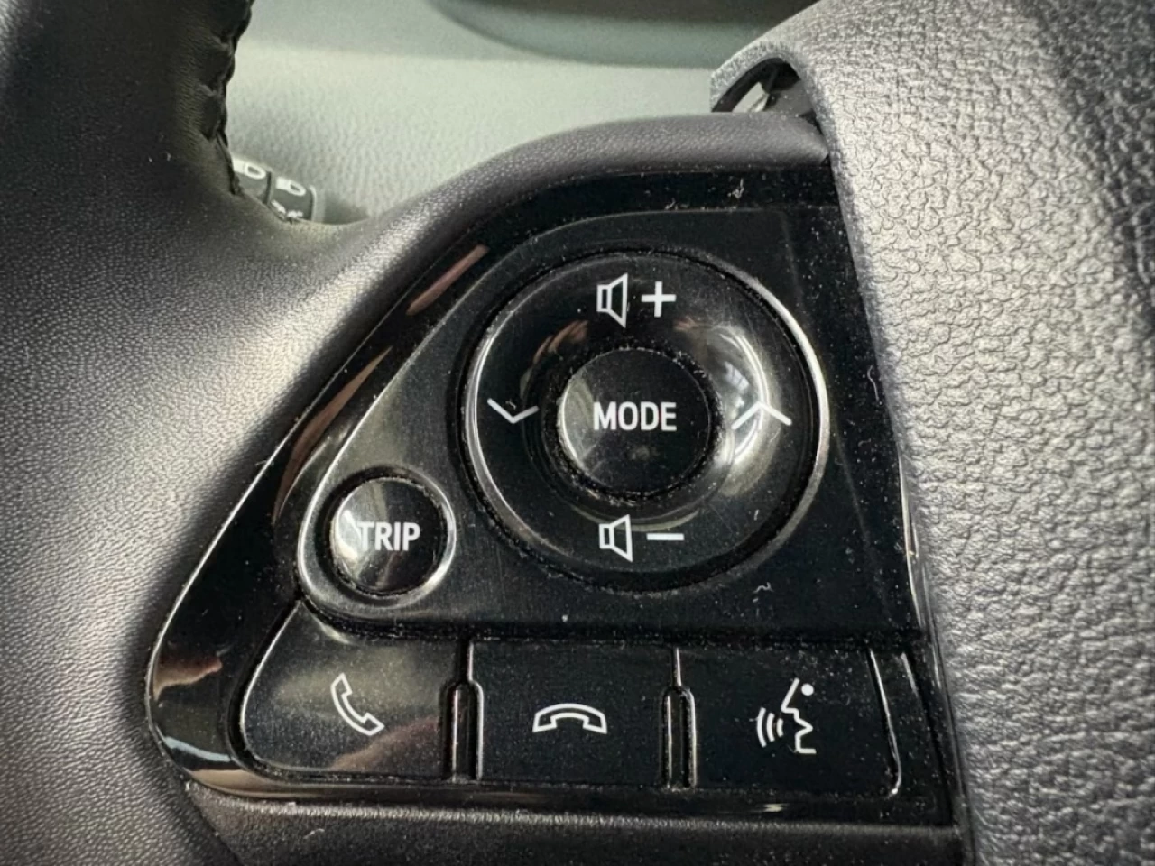 2019 Toyota Prius hybrid Technology AWD navigation sieges chauffant Main Image