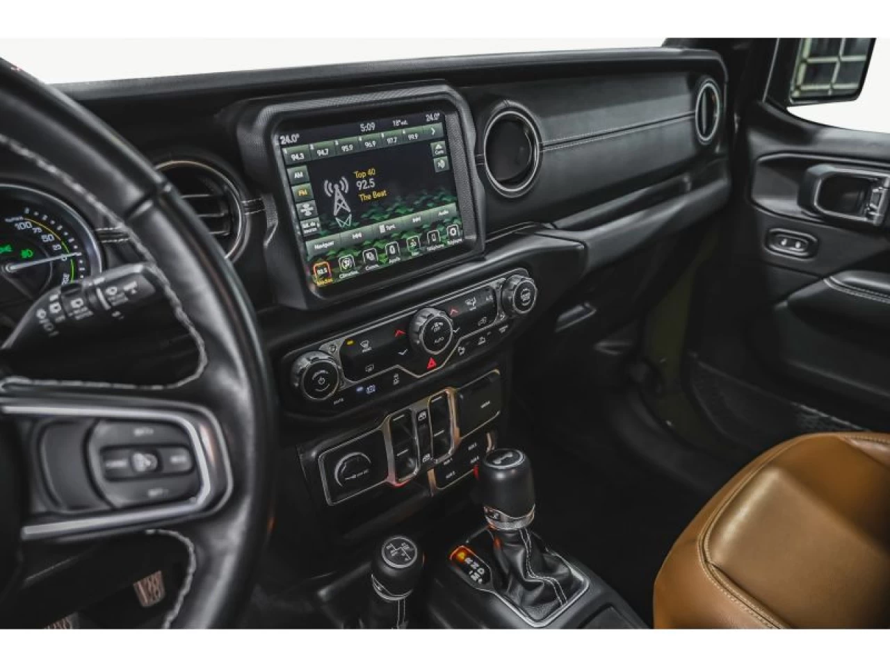 2021 Jeep Wrangler 4XE Unlimited Sahara 4x4 GROUPE REMORQUAGE Image principale
