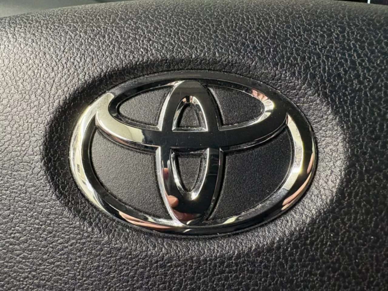 2019 Toyota Prius hybrid Technology AWD navigation sieges chauffant Main Image