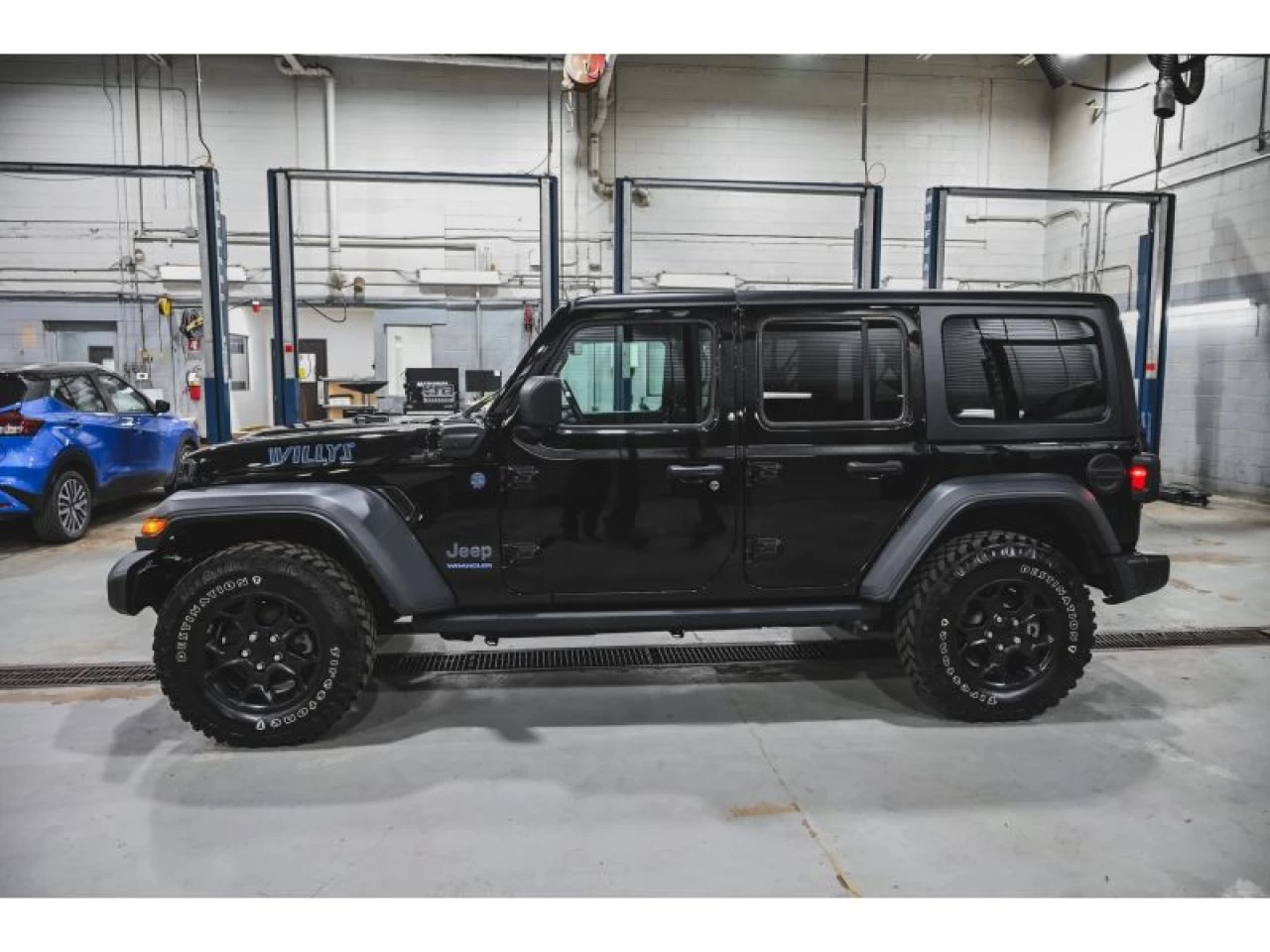 2023 Jeep Wrangler 4XE Willys 4X4 GROUPE REMORQUAGE ET TEMPS FROID Image principale