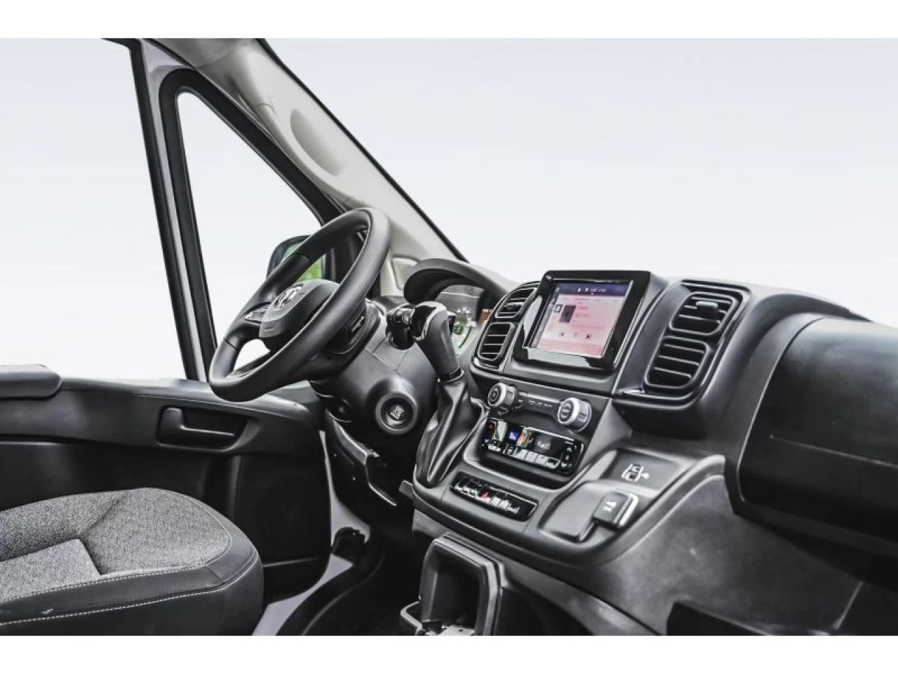 2025 Dodge Ram Tradesman 3500 High Roof Ext 159" WB w/Pass Seat Image principale
