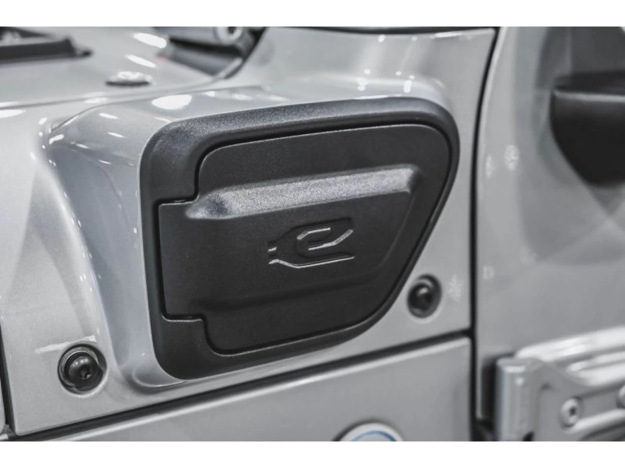 2023 Jeep Wrangler 4xe Sahara 4x4 TOIT SKY ONE-TOUCH Image principale