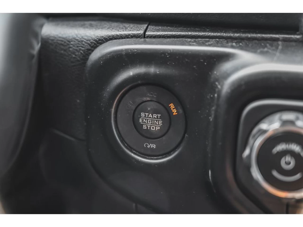 2022 Jeep Wrangler 4XE Sahara 4X4 GROUPE TEMPS FROID ATTELAGE REMORQU Image principale