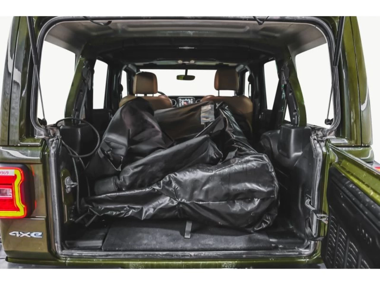 2021 Jeep Wrangler 4XE Unlimited Sahara 4x4 GROUPE REMORQUAGE Image principale