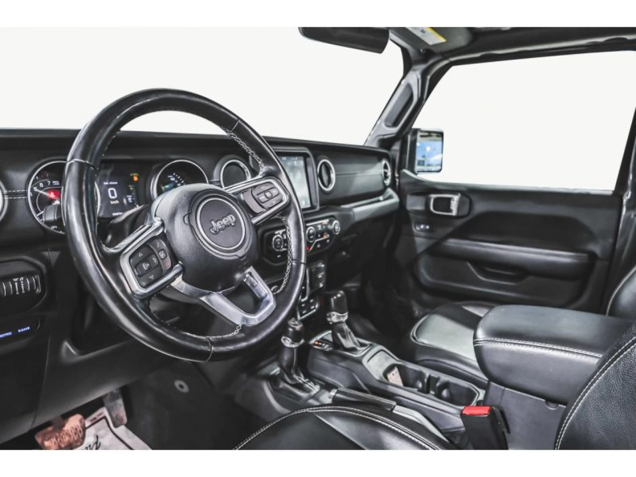 2021 Jeep Wrangler 4xe Unlimited Sahara 4x4 GR. TEMPS ENS REMORQUAGE Image principale