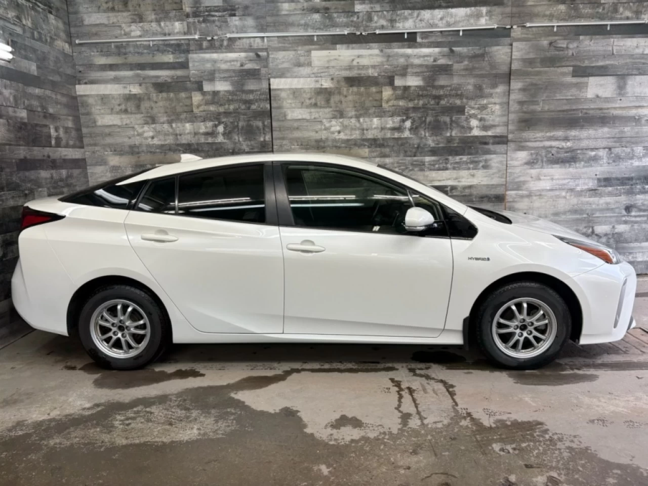 2019 Toyota Prius hybrid Technology AWD navigation sieges chauffant Main Image