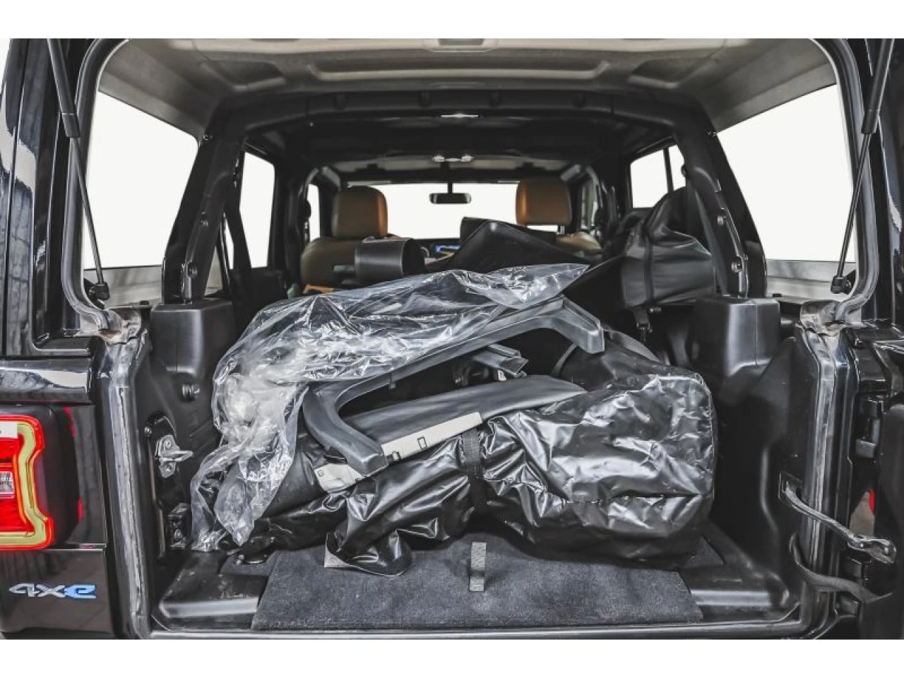 2021 Jeep Wrangler 4xe Unlimited Sahara GROUPE TEMPS FROID Image principale