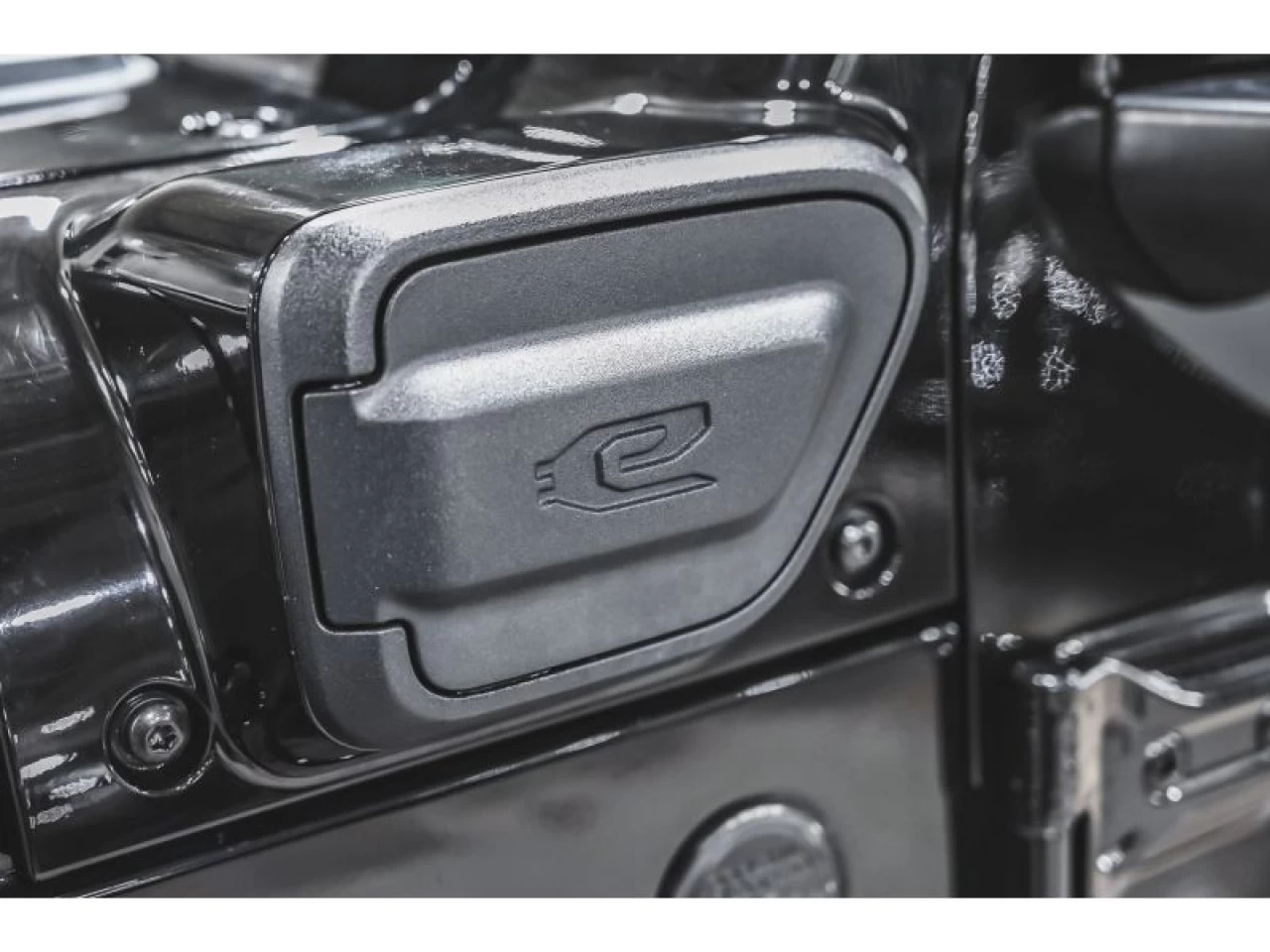 2021 Jeep Wrangler 4xe Unlimited Sahara GROUPE TEMPS FROID Main Image
