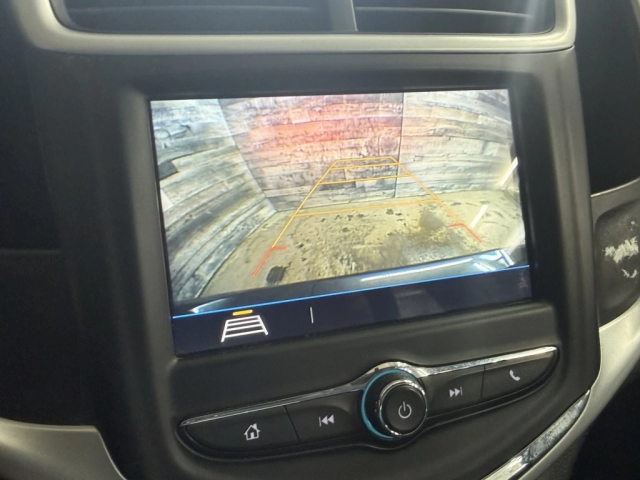 2018 Chevrolet Sonic LT Auto Apple carplay/Android **ApprouvÉ À 99.9%** Image principale