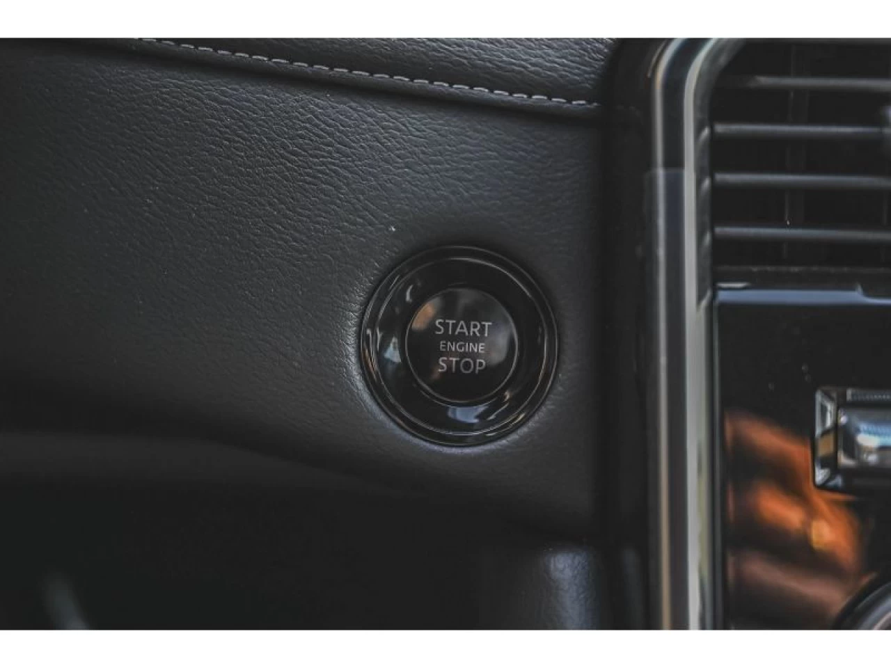2025 Nissan Armada Platinum 4X4 FULL Image principale