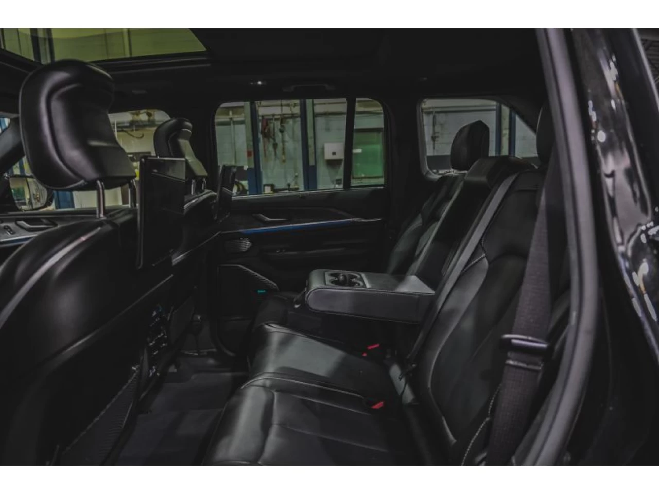 2023 Jeep Grand Cherokee 4xe Overland 4X4 Main Image