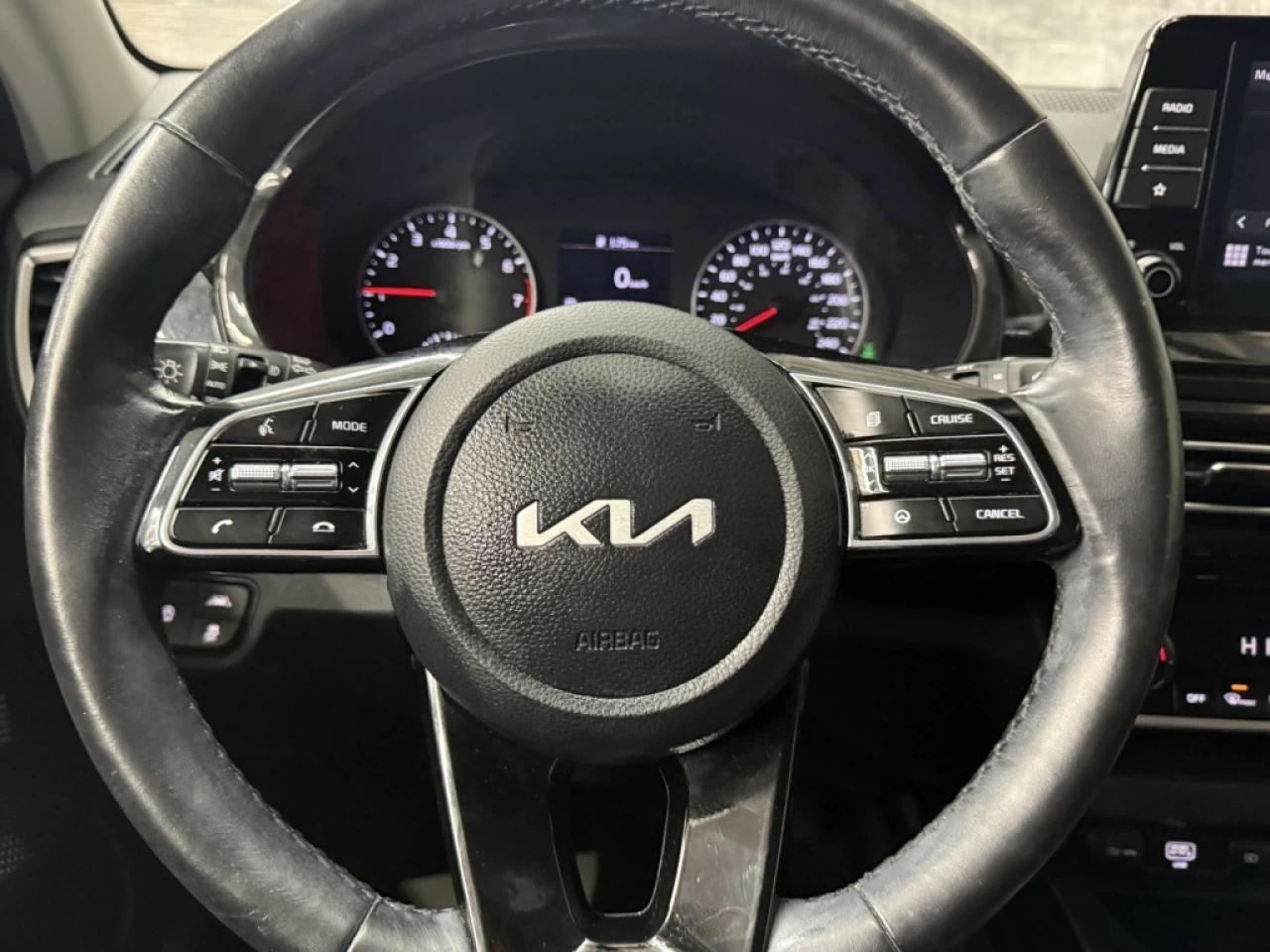 2023 Kia Seltos EX Awd cuir apple carplay Toit **approuvÉe 99,9%** Image principale