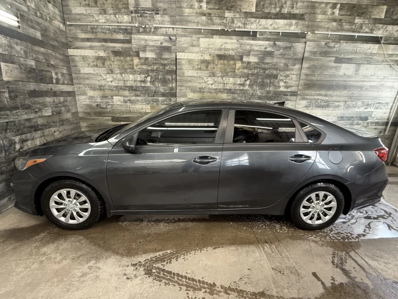 2020 Kia Forte LX Sieges chauffant Bluetooth **ApprouvÉe 99,9%** Image principale