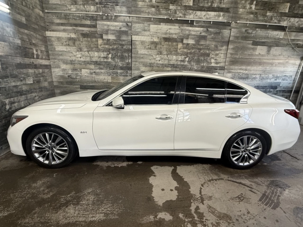 2018 Infiniti Q50 2.0t LUXE AWD CUIR TOIT NAV ** APPROUVÉ À 99.9% ** Image principale