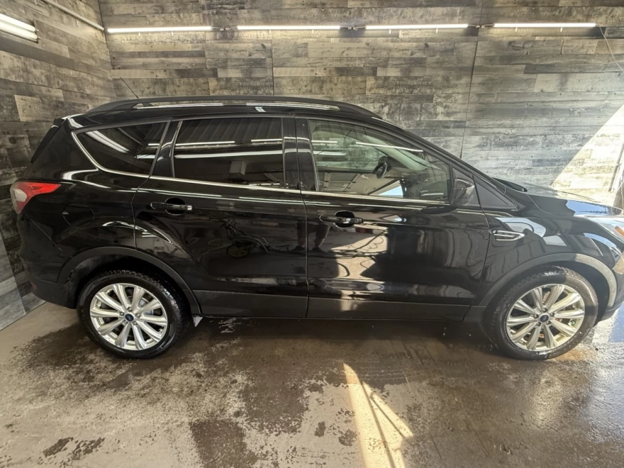2018 Ford Escape SEL AWD CUIR CAM DE RECUL **APPROUVÉE 99,9%** Image principale