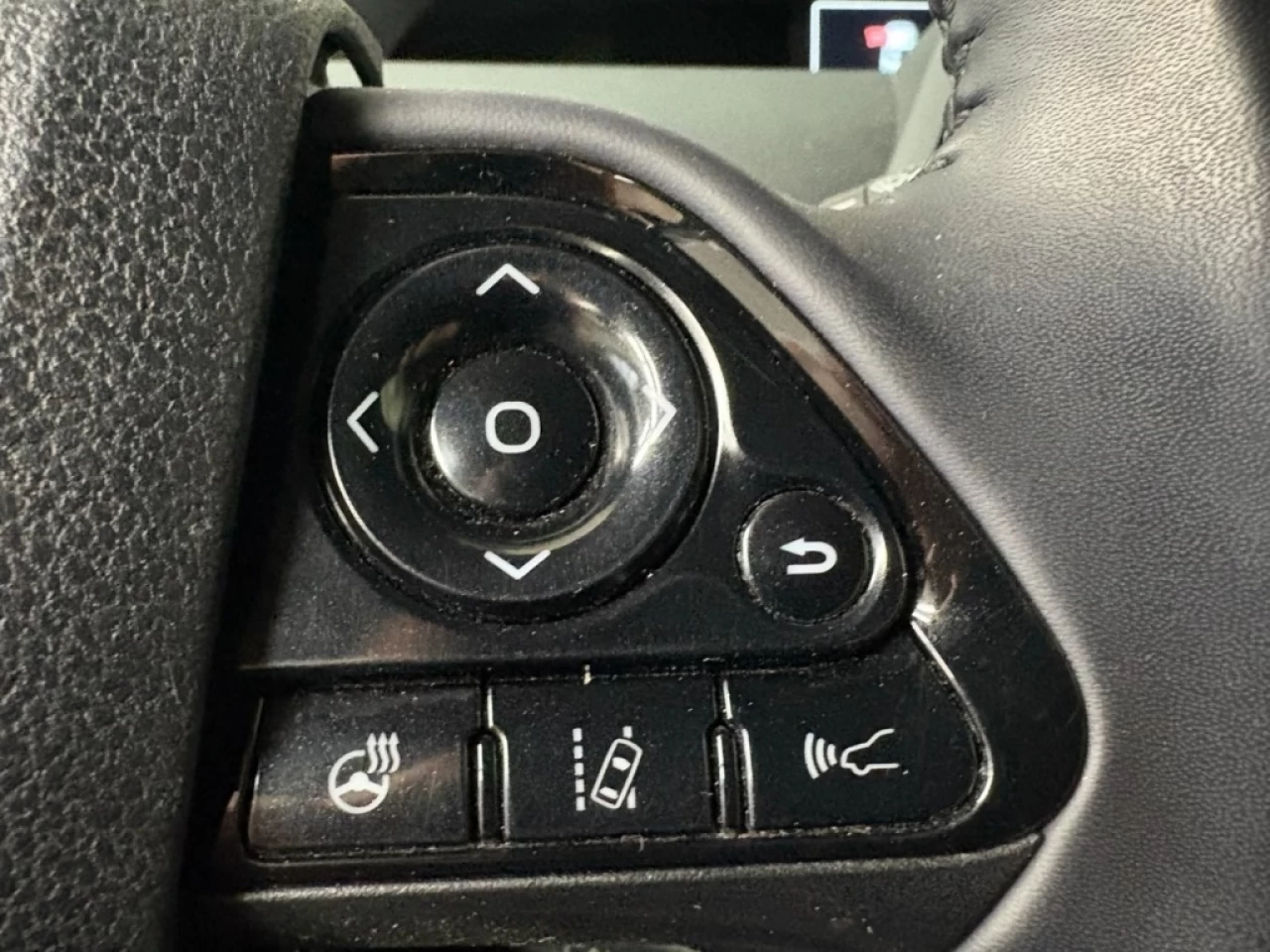 2019 Toyota Prius hybrid Technology AWD navigation sieges chauffant Image principale