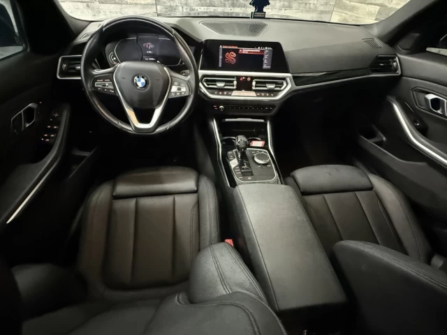 BMW 3 Series 330i xDrive AWD CUIR TOIT NAV ** APPROUVÉ À 99.9% 2021