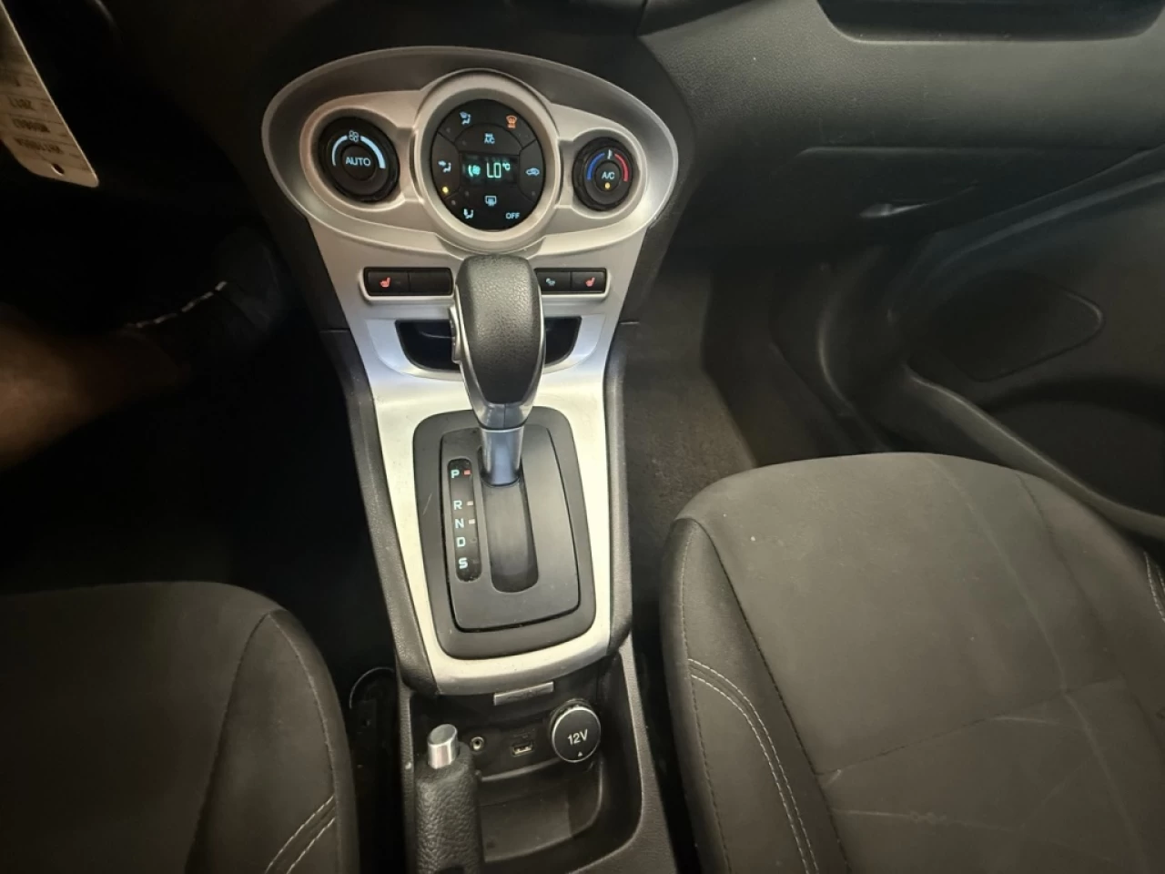 2017 Ford Fiesta SE AUTO BLUETOOTH S,CHAUFFANT **APPROUVÉE 99,9%** Image principale