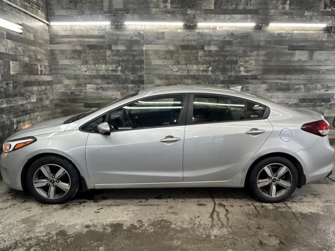 2018 Kia Forte Auto Cam de Recul S. Chauffant ** APPROUVÉE 99.9% Image principale