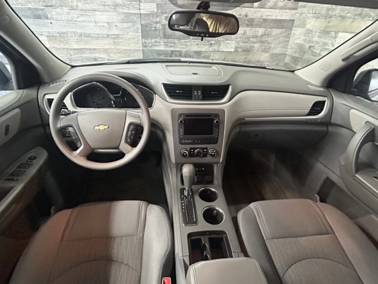 2017 Chevrolet Traverse 8 PASS AWD BLUETOOTH CAM DE RECUL ***APPROUVÉE 99. Image principale