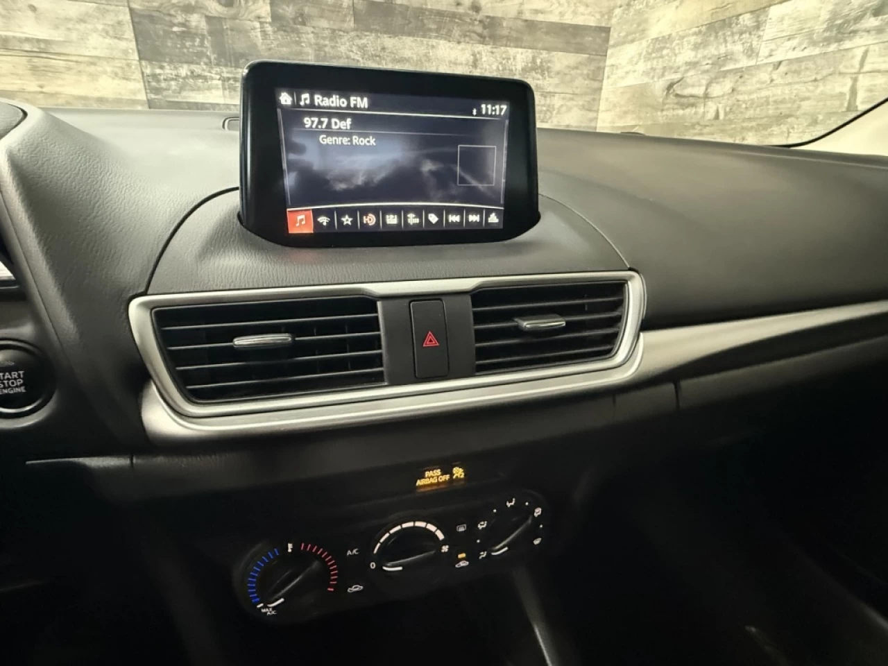 2017 Mazda Mazda3 GX AUTO CAM DE RECUL ** APPROUVÉ À 99.9% ** Image principale