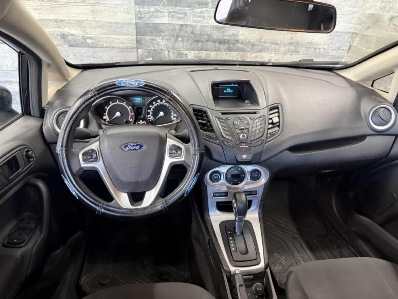 2017 Ford Fiesta SE AUTO BLUTOOTH**APPROUVÉE 99,9%** Image principale