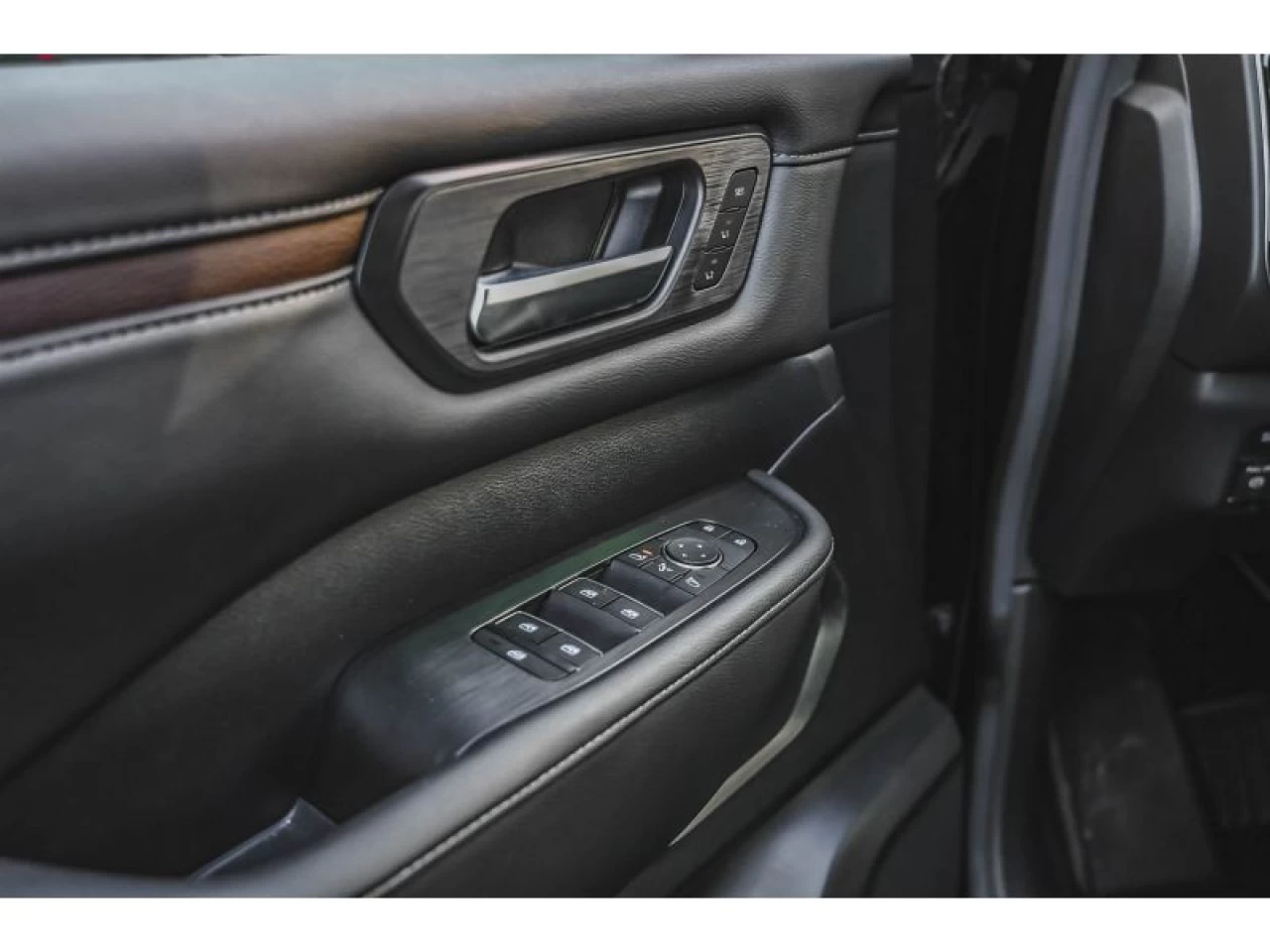 2025 Nissan Armada Platinum 4X4 FULL Image principale