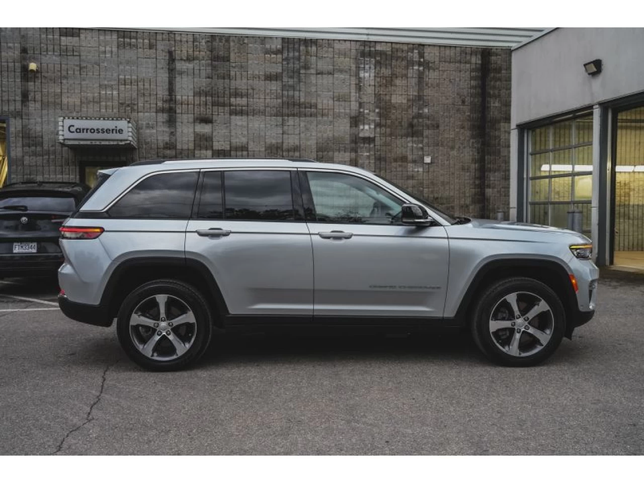 2022 Jeep Grand Cherokee 4xe 4x4 LUXURY REAR SEAT VIDEO PASSENGER SCREEN Image principale