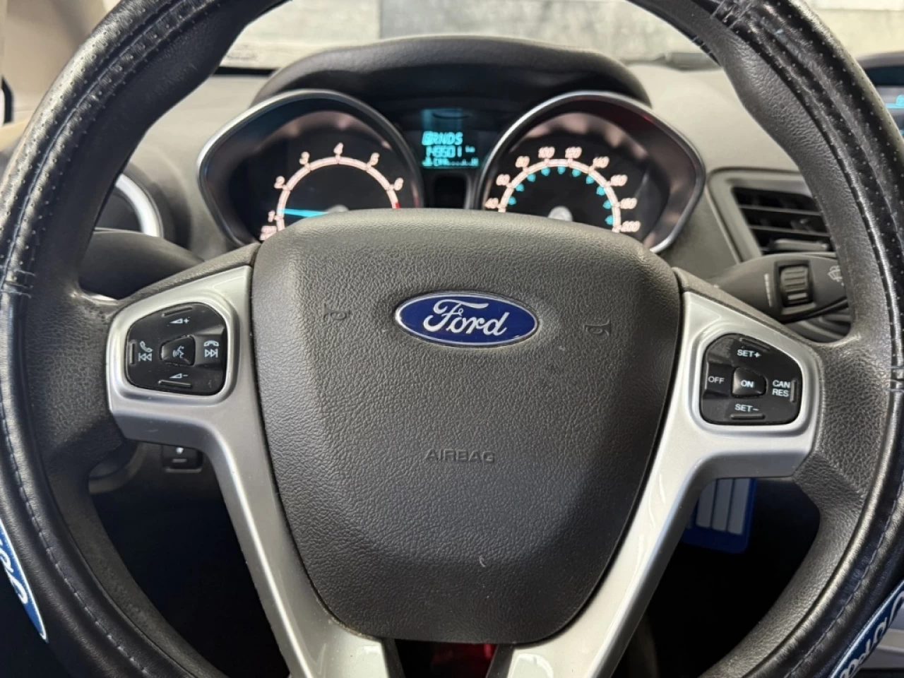 2017 Ford Fiesta SE AUTO BLUTOOTH**APPROUVÉE 99,9%** Image principale