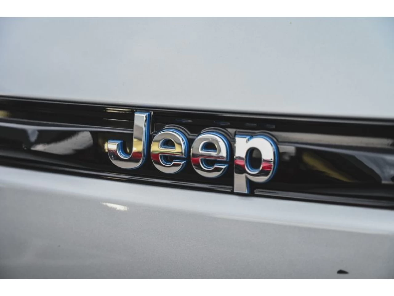 2022 Jeep Grand Cherokee 4xe 4x4 LUXURY REAR SEAT VIDEO PASSENGER SCREEN Image principale