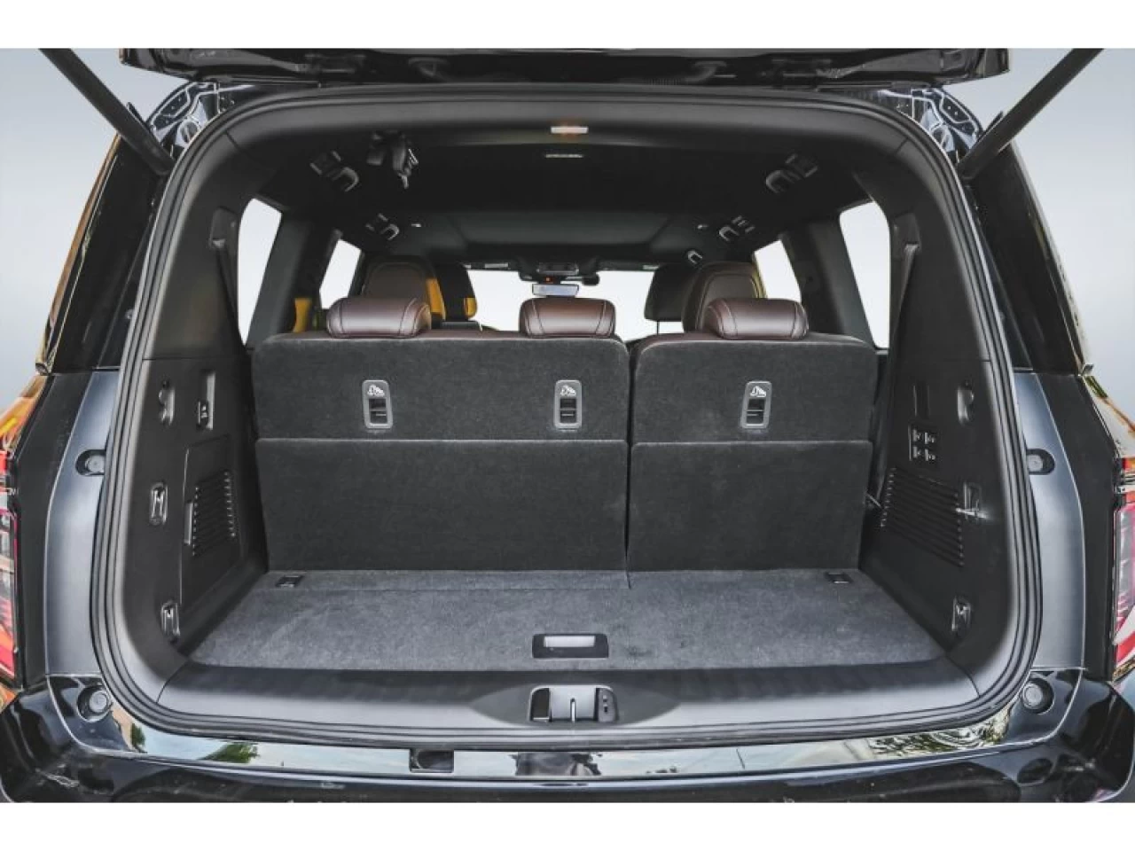 2025 Nissan Armada Platinum 4X4 FULL Image principale