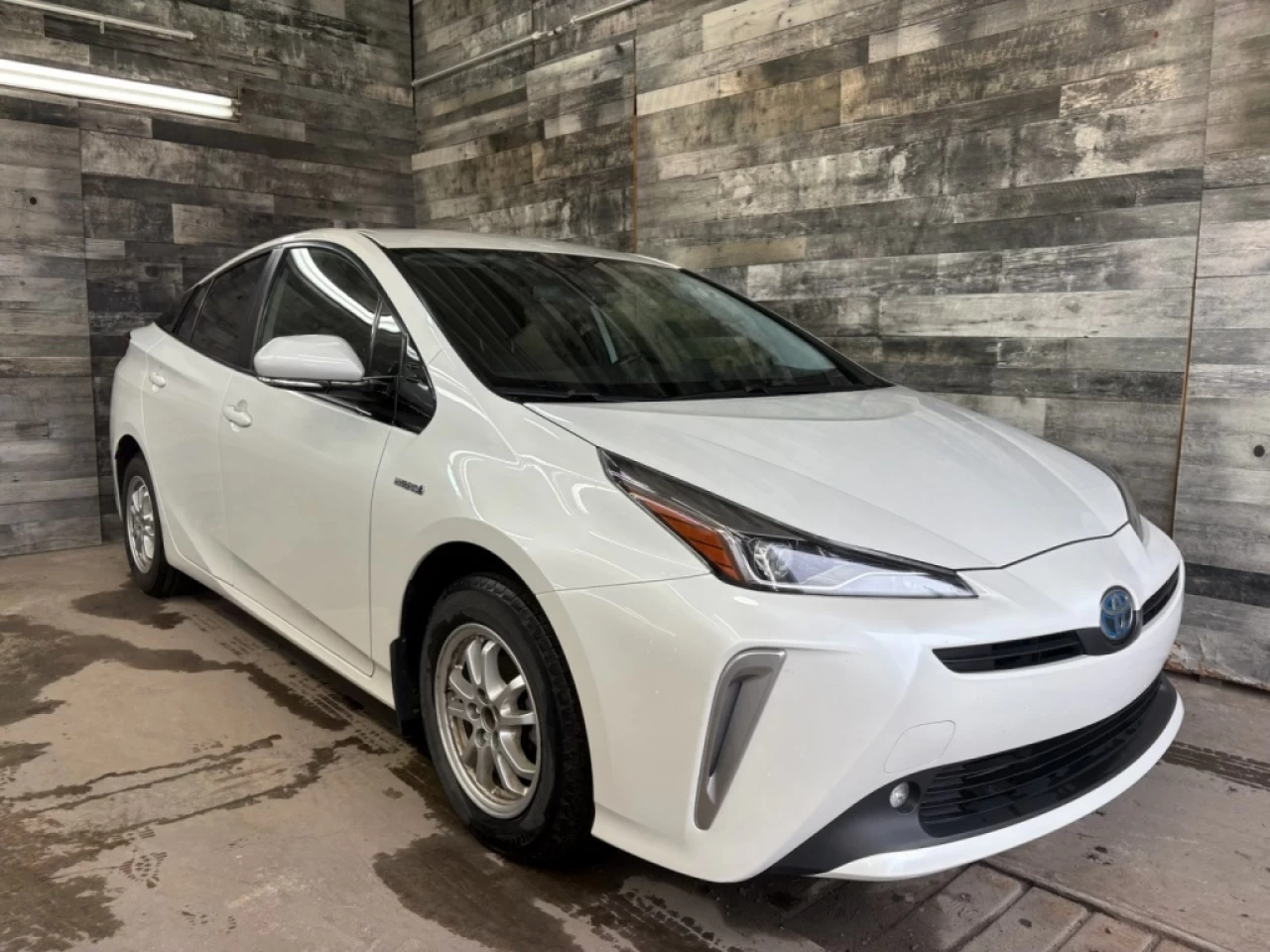 2019 Toyota Prius hybrid Technology AWD navigation sieges chauffant Image principale