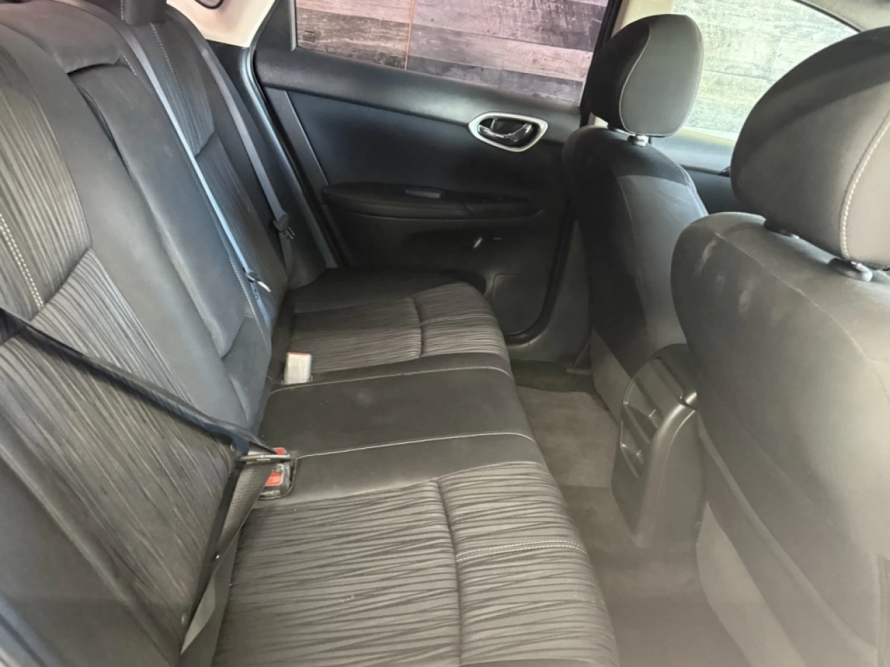 2018 Nissan Sentra SV AUTO TOIT CAM DE RECUL **APPROUVÉ À 99.9%** Image principale