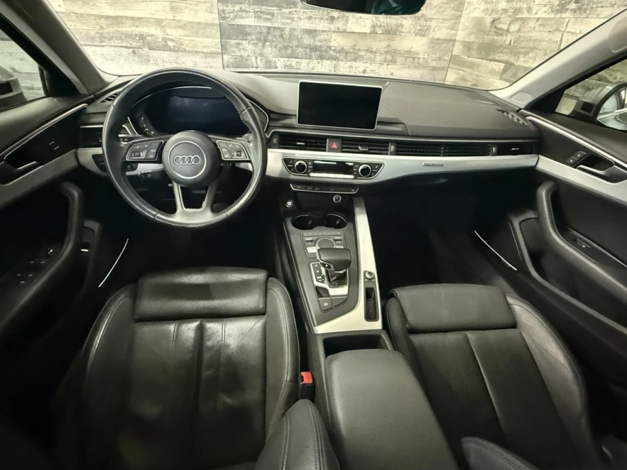 2018 Audi A4 Technik AWD CUIR NAV TOIT **APPROUVÉ À 99.9%** Image principale