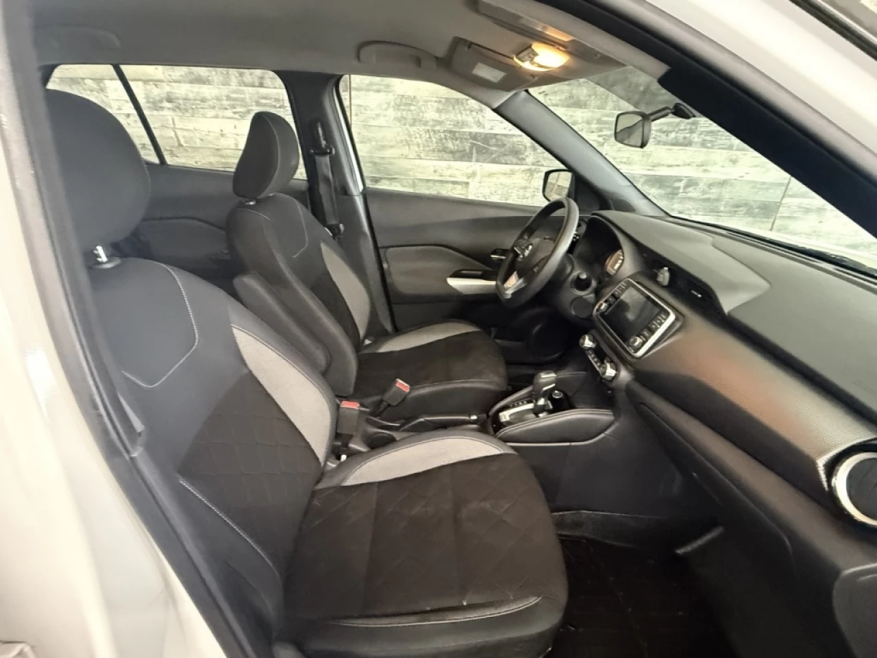 2019 Nissan Kicks SV Bluetooth sieges chauffant commande au volant** Image principale