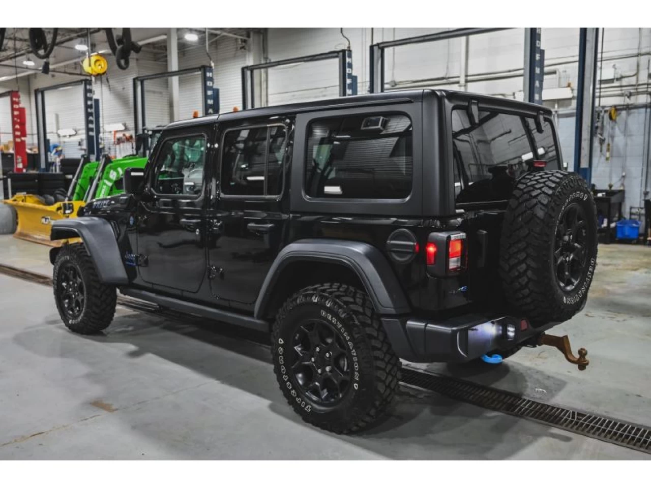 2023 Jeep Wrangler 4XE Willys 4X4 GROUPE REMORQUAGE ET TEMPS FROID Main Image