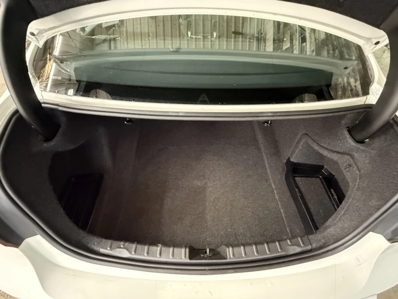 2018 BMW 3 Series 330i xDrive MSPORT CUIR TOIT NAV ** APPROUVÉ À 99. Image principale