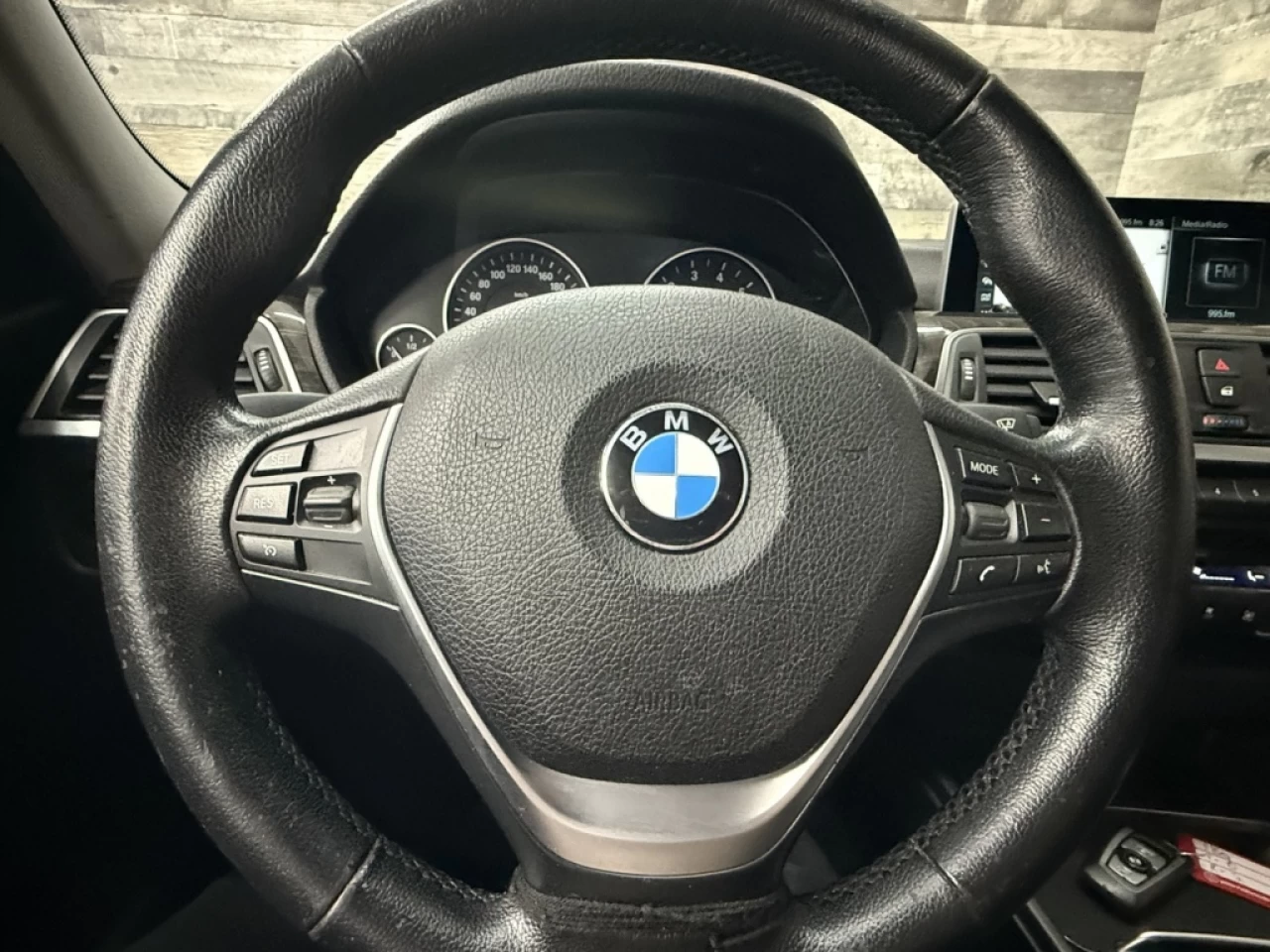 2017 BMW 3 Series 320i xDrive AWD CUIR TOIT **APPRUVÉ À 99.9%** Image principale