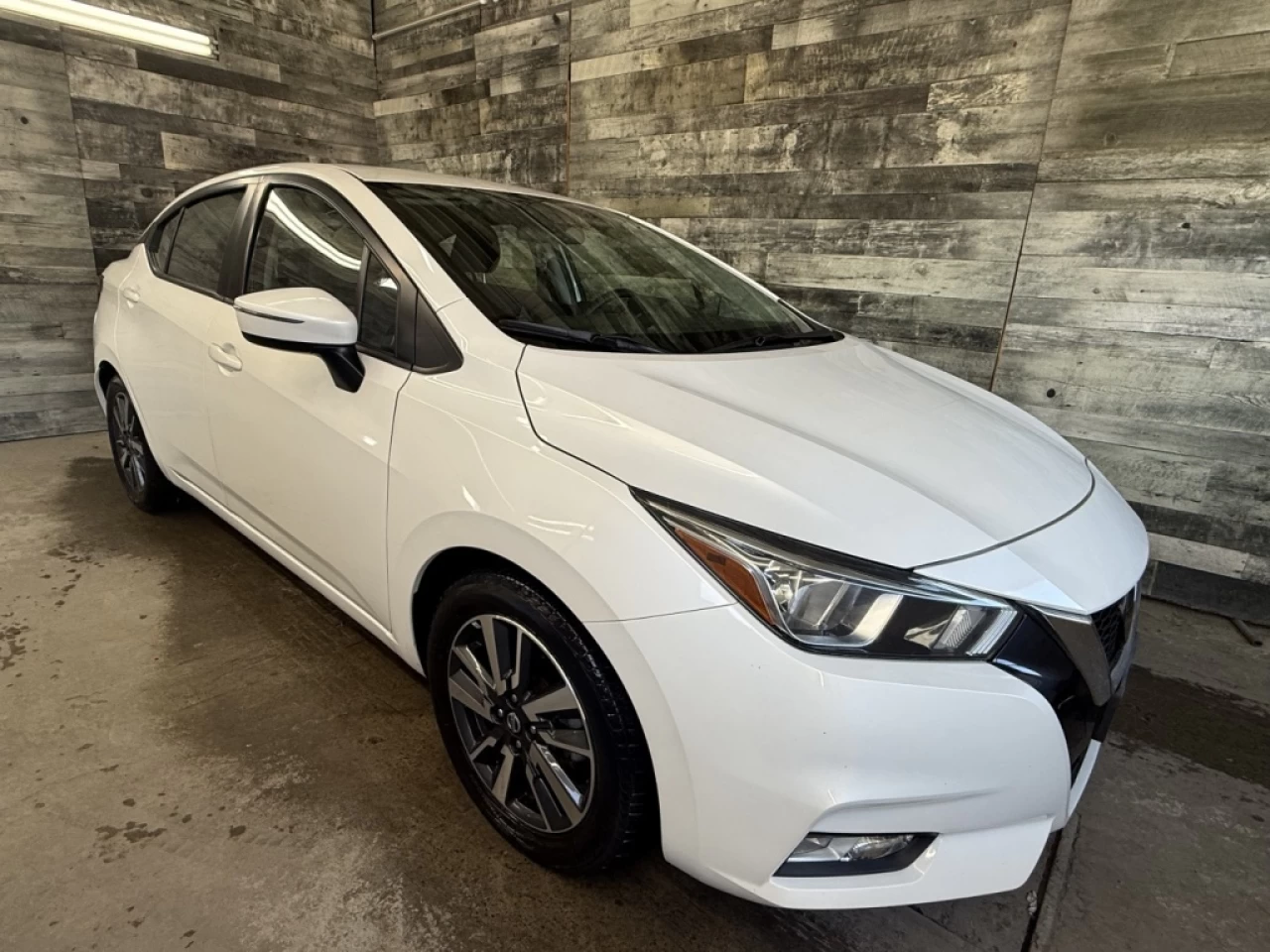 2021 Nissan Versa SV AUTO BLUETOOTH MAGS **APPROUVÉ À 99.9%** Image principale