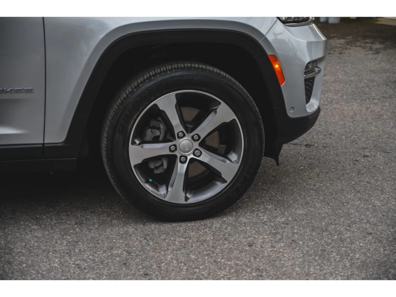 2022 Jeep Grand Cherokee 4xe 4x4 LUXURY REAR SEAT VIDEO PASSENGER SCREEN Image principale