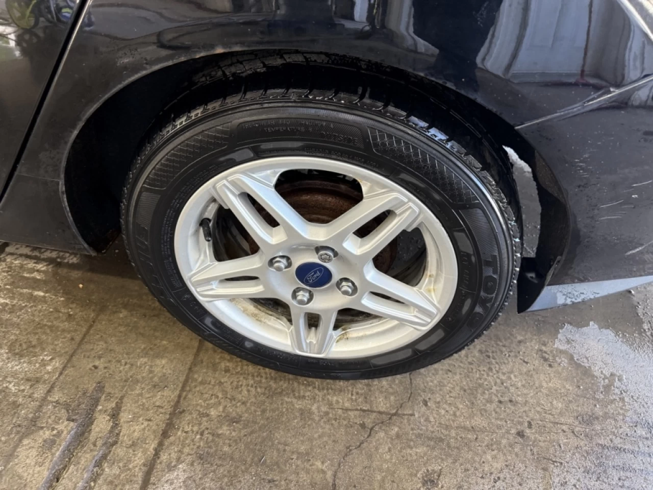 2017 Ford Fiesta SE AUTO BLUTOOTH**APPROUVÉE 99,9%** Image principale