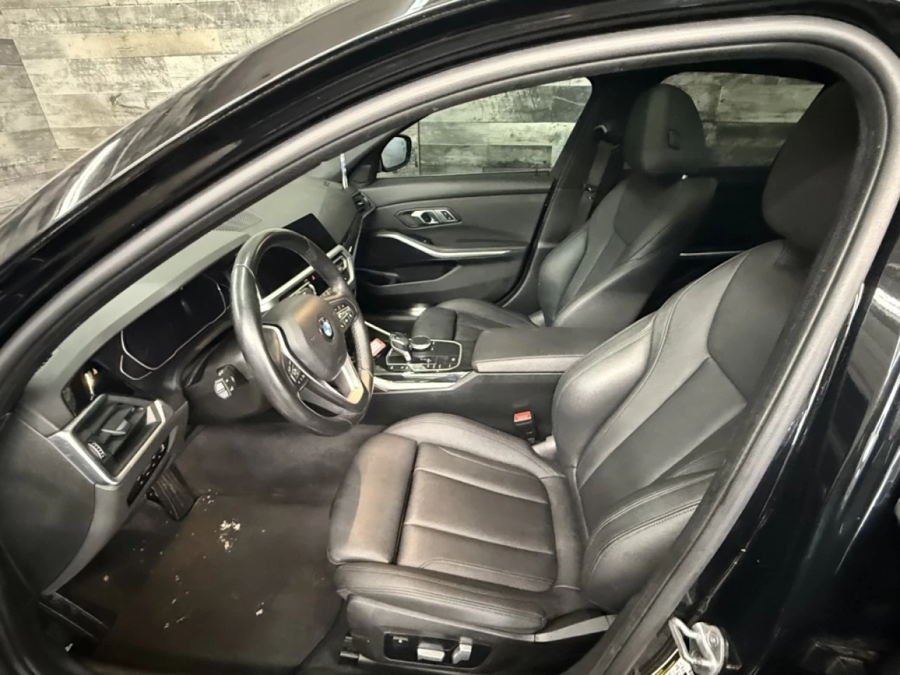 2021 BMW 3 Series 330i xDrive AWD CUIR TOIT NAV ** APPROUVÉ À 99.9% Image principale