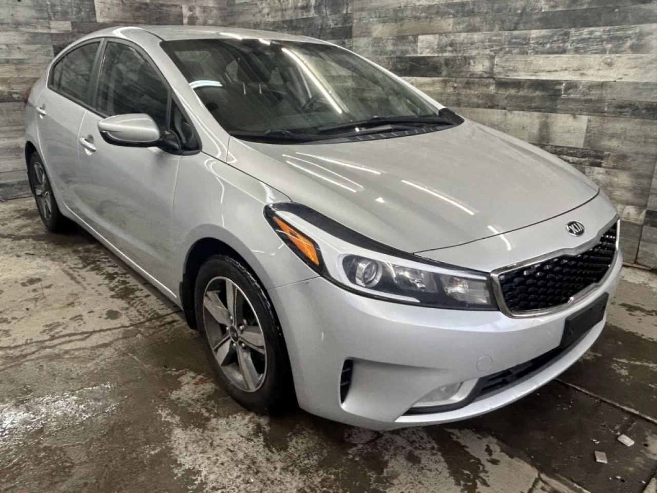 2018 Kia Forte Auto Cam de Recul S. Chauffant ** APPROUVÉE 99.9% Image principale