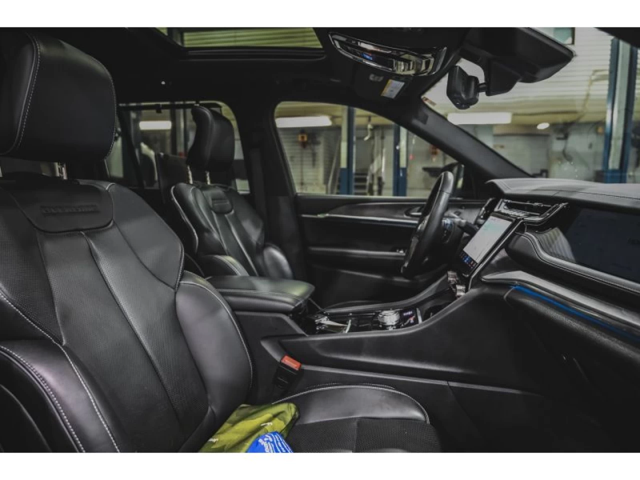 2023 Jeep Grand Cherokee 4xe Overland 4X4 Main Image