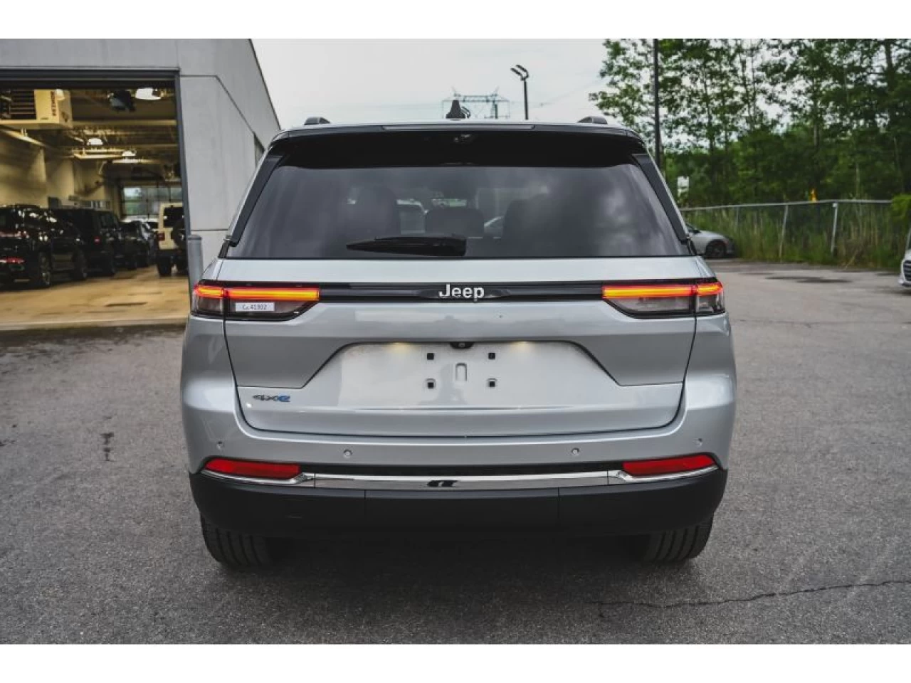 2022 Jeep Grand Cherokee 4xe 4x4 LUXURY REAR SEAT VIDEO PASSENGER SCREEN Image principale