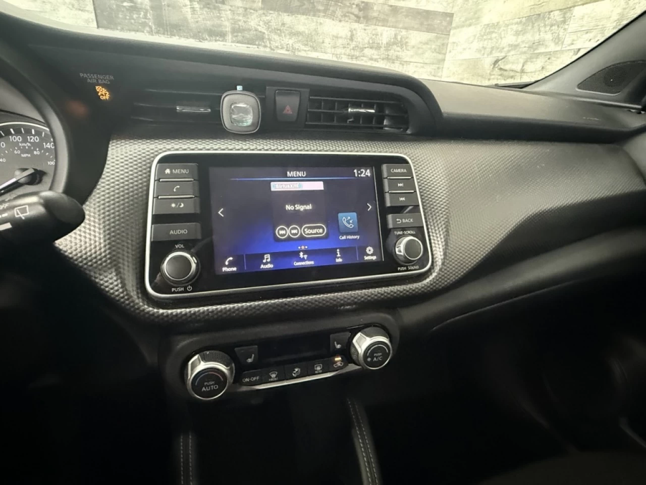 2019 Nissan Kicks SV Bluetooth sieges chauffant commande au volant** Image principale