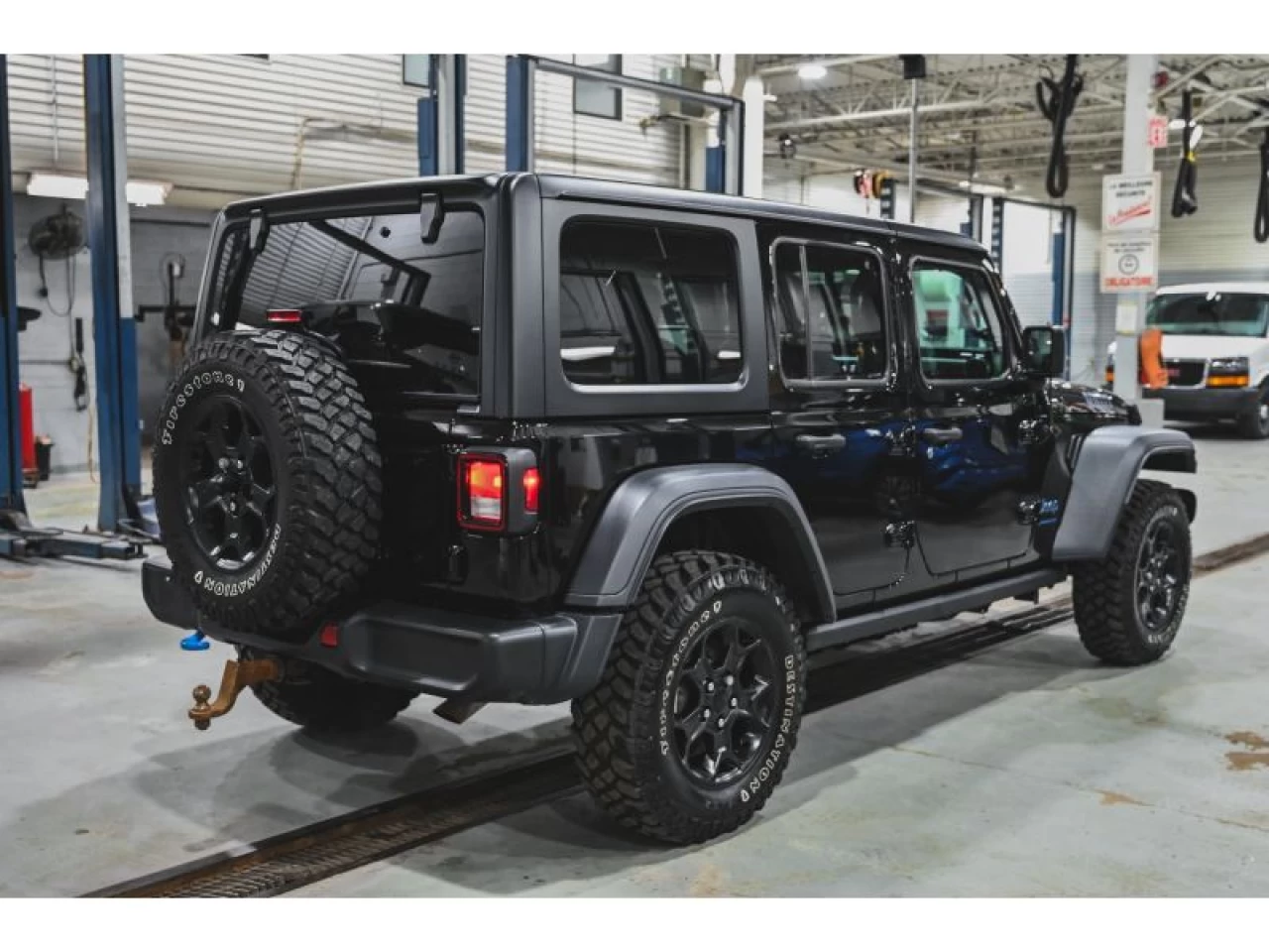 2023 Jeep Wrangler 4XE Willys 4X4 GROUPE REMORQUAGE ET TEMPS FROID Main Image