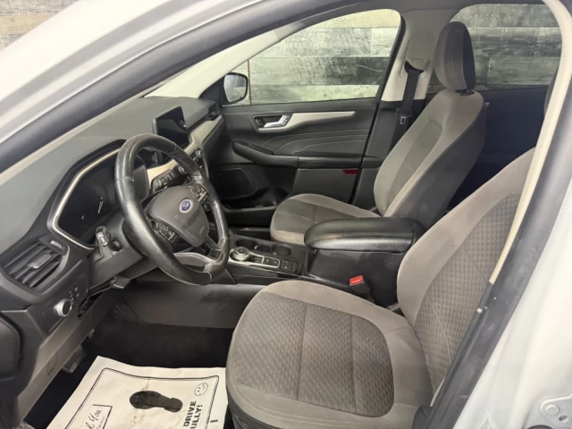 Ford Escape SE AWD CAM DE RECUL ** APPROUVÉ À 99.9%** 2021